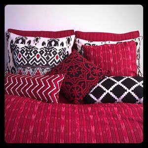INC Ikat Queen Bedding Set - Duvet and Bed Skirt